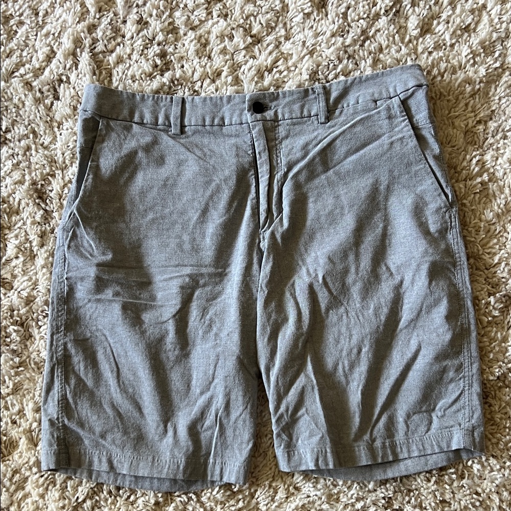 Lululemon Athletica Gray Flat Front Men's Shorts, size 40